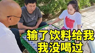 八妹象棋，看上大爷的红牛了，输了把红牛给我，我没喝过！【象棋八妹】