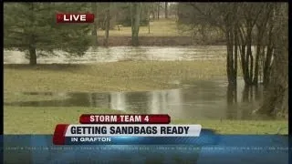 Residents of Grafton preparing sandbags for flooding