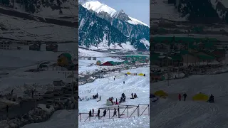 Heavy snowfall in kashmir | Gulmarg snowfall 2023 | snowstorms | India#ytshorts#shorts#youtubeshorts