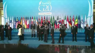 G20 SUMMIT-OBAMA CLASS PHOTO, HANDSHAKE W/PUTIN