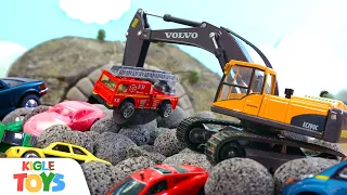 미니카들이 바위에 파묻혔어요! 중장비 포크레인 자동차 장난감 | 키글 토이 - KIGLE TOYS