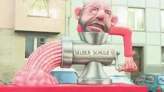 Rosenmontagszüge: Martin Schulz im Fleischwolf und Angela Merkel als Fossil