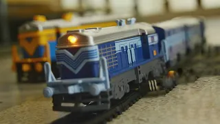 INDIAN RAILWAYS BLUE PASSENGER TRAIN SCALE MODEL | WORKING WITH LIGHTS | CENTY TOYS | EXPRESS MAIL |