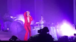 Robyn - Dancing On My Own live at Alexandra Palace 12/04/19