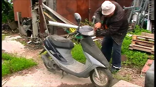 Видео для новичка. Заводим скутер Honda Dio .3 года возле забора