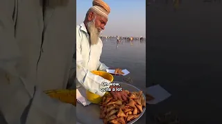 $0,30 Pakistani Beach Samosas 🇵🇰