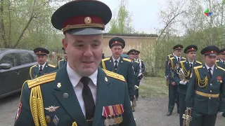 Ветеранов Лесного поздравил военный оркестр