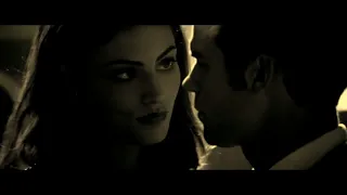 Phoebe Tonkin and Bill Skarsgard (I caught fire)