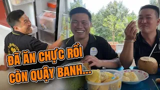 Mấy anh báo đã đi ăn chực rồi còn quậy banh nhà bé Oanh…