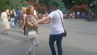 Мне до тебя пара шагов!!!💃🌹Танцы в парке Горького!!! Харьков 2021