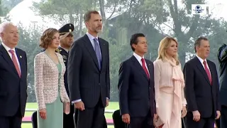 Peña Nieto da la bienvenida a los reyes de España