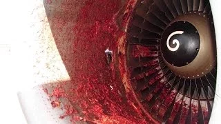 ONLY 18+! SHOCK--MAN SUCKED INTO JET ENGINE!!!!!!!!ЖЕСТЬ!!! ЧЕЛОВЕКА ЗАСОСАЛО В ТУРБИНУ САМОЛЕТА!!