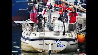 Владивосток 26 апреля  экипаж яхты "Леди Мэри" — семья Клочковых,