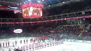 Русские всем стадионом поют  Гимн СССР на хоккее. Russian all over the stadium sing the USSR Anthem.