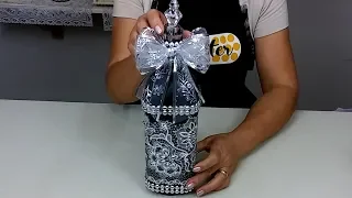 GUARDANAPO PRETO na Decoração de garrafa  -  Artesanato