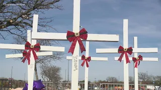 Chesapeake mayor visits memorial for Walmart shooting victims