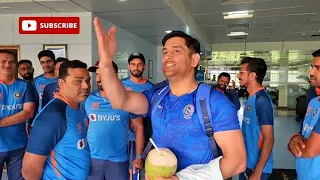 MS Dhoni Arrives at Team India Dressing Room JSCA Stadium Ranchi | IND vs NZ T20 Ranchi Highlights