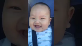 Обалденный смех ребенка
