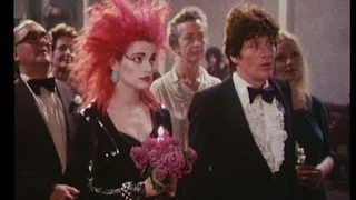 Trouwpartij van Herman Brood en Nina Hagen in de kerk van Ruigoord 1979