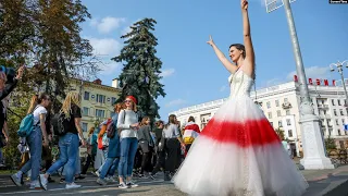 "Я просто ходила в белом платье". Почему символ протестов в Беларуси "БЧБ-невеста" уехала из страны