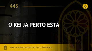 Novo Hinário Adventista • Hino 445 • O Rei Já Perto Está • (Lyrics)