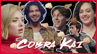 Cast de Cobra Kai reacciona a sus personajes en temporadas pasadas.