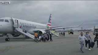 Plane makes emergency landing at LaGuardia Airport