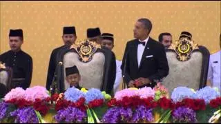 Obama Dines With Malaysia's Royal Family