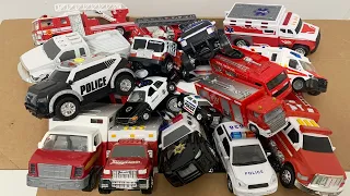 大小さまざまなパトカーがミニスロープを緊急走行。サイレンを鳴らせ！An ambulance police cars run  on minislope for emergency. Let's go!