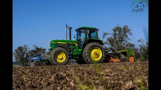 Säen im Klassik Stil mit John Deere 4055 und Amazone D8-25 Special