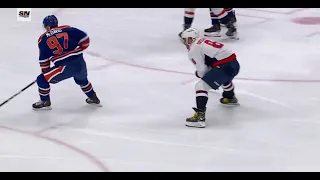 Alex Ovechkin stops Oilers 2 on 1 rush stealing a puck from McDavid (5 dec 2022)