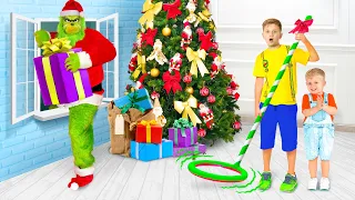 Grinch Steals Christmas Presents | Diana and Roma