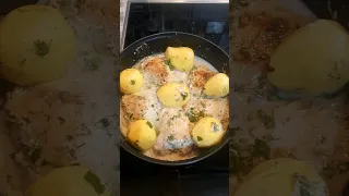 Куриные бедра в сметанном соусе 😍😋 Тушим с картошкой 🔥🔥🔥 #готовимдома