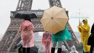 Париж: угроза терактов и забастовки отпугивают туристов