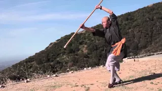 Master Shi Yan Yue Demonstrates Shaolin Staff (adult kungfu class) 燒火棍示範