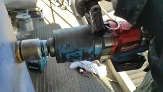 Milwaukee 1" M18 ONEFHIWF1DS-121C impact wrench tighten some threaded rods in a heat exchanger(46mm)