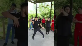 Парень Круто танцует.Учимся танцевать Лезгинку Lovzar Almaty