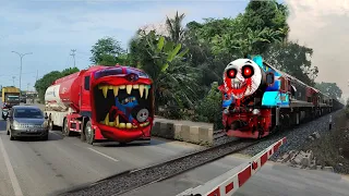 Kereta Api Panjang VS Truk Tangki ece