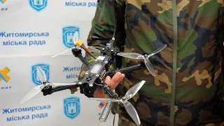 У Житомирі показали перші FPV-дрони, зібрані волонтерами від платформи «Житомирський дрон»