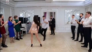 Battle at the wedding of Peter and Christina. Dancing guys against girls