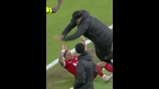 Tsimikas Collides with Klopp! 😨