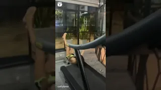 A vida te dando uma rasteira kkkk pabllo Vittar corre aqui kkkkkk