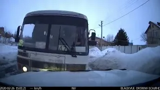 Автобус и Lexus столкнулись в Усть-Каменогорске