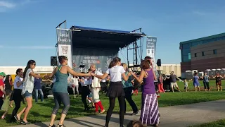 Бяла Роза. Българско хоро в Чикаго. Traditional Bulgarian dance "horo" "White Rose" in USA.