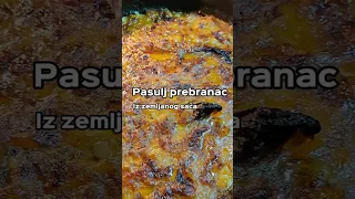 Pasulj prebranac iz zemljane posude