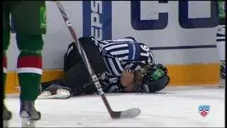 Корнеев травмировал лайнсмена / Linesman faces the puck after Korneyev throws it out of D zone