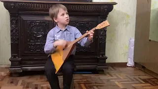 Russian plays  balalaika for Ukrainians.