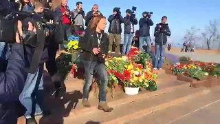 10 апреля Одесса . Аллея Славы.митинг возле памятника Неизвестному Матросу