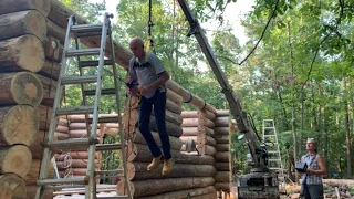 Log Cabin Build Highlights Part 18. Last of the wall logs. 3 Lock notches in one log!