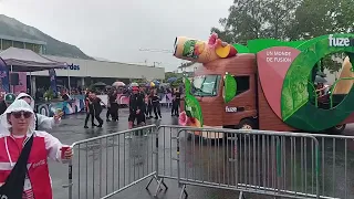 Arrivée de la Flamme devant le complexe Aquatique à Lourdes